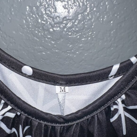 Festive "Ho Ho Ho" Santa Jumpsuit - Perfect for Holiday Cheer! - Picture 4 of 6